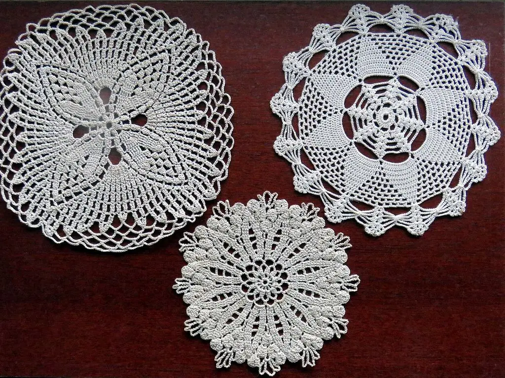 Crochet table runner 2